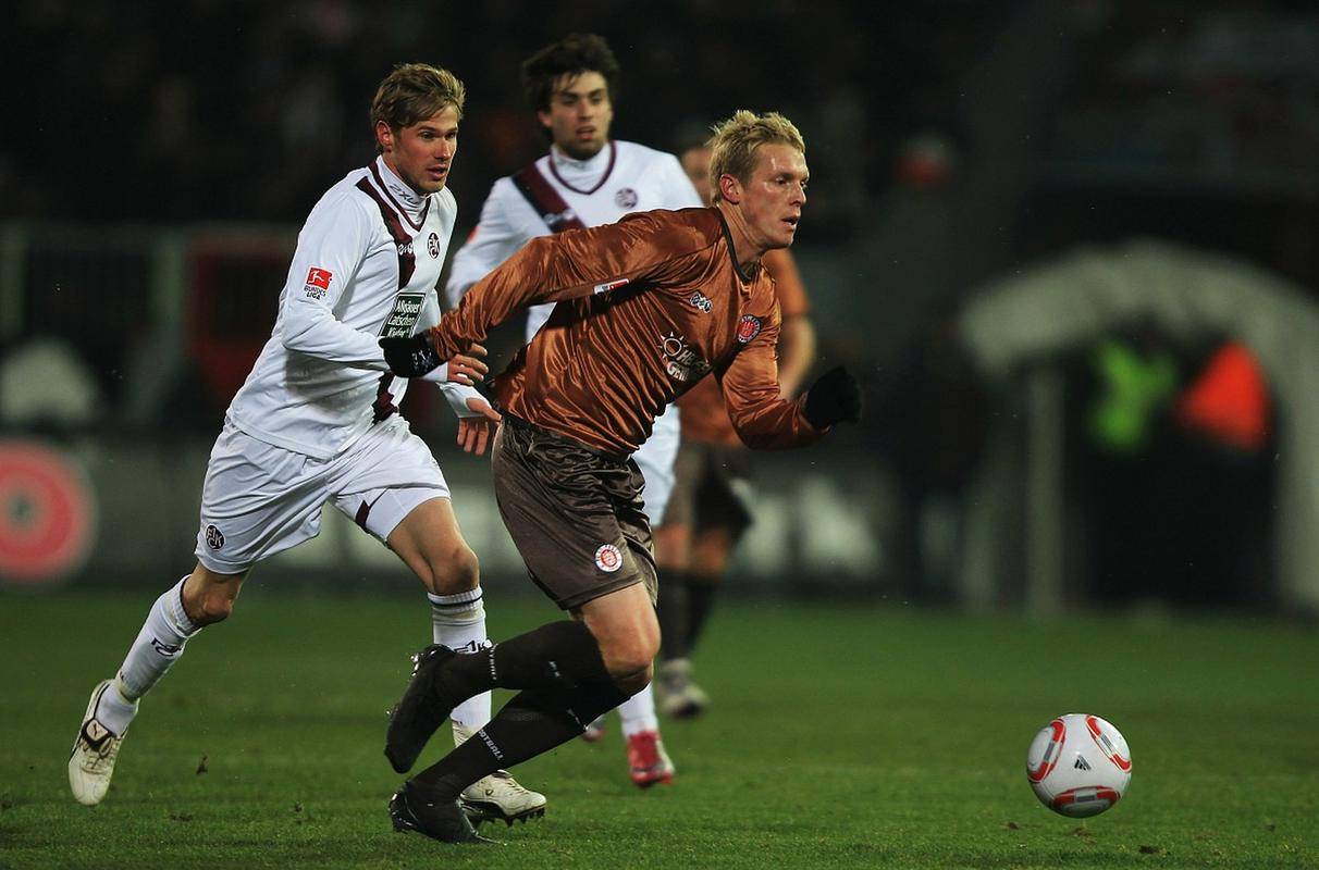 包含不来梅队队内成绩稳定，为德国足坛新时代做贡献的词条