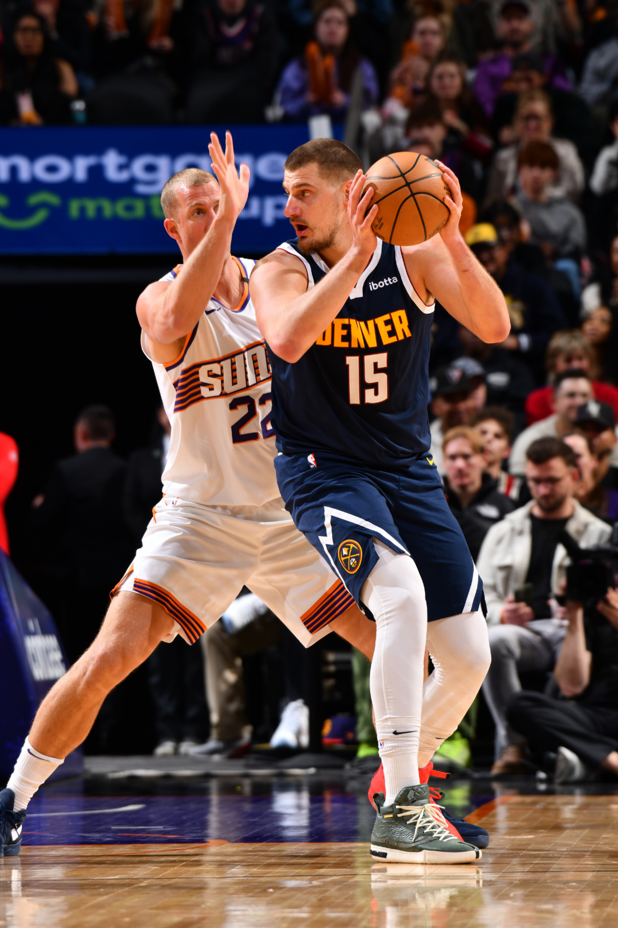 豪门球队斗智斗勇，实力对决呈现精彩比赛