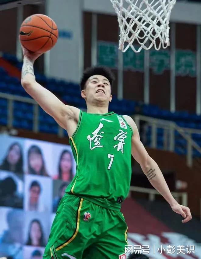 关于CBA球员技艺精湛，比赛中展现个人风采的信息