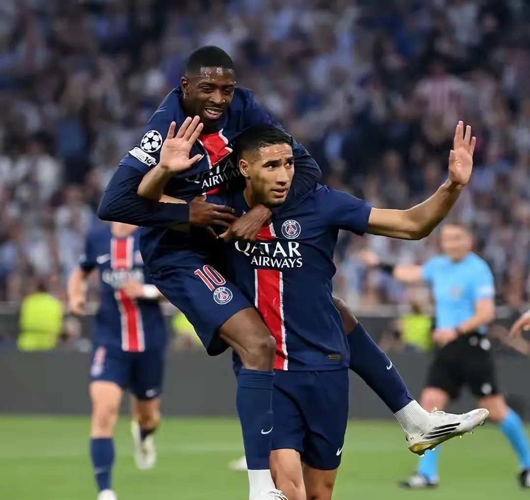 包含巴黎圣日耳曼客场对决亚眠，双方实力对比的词条