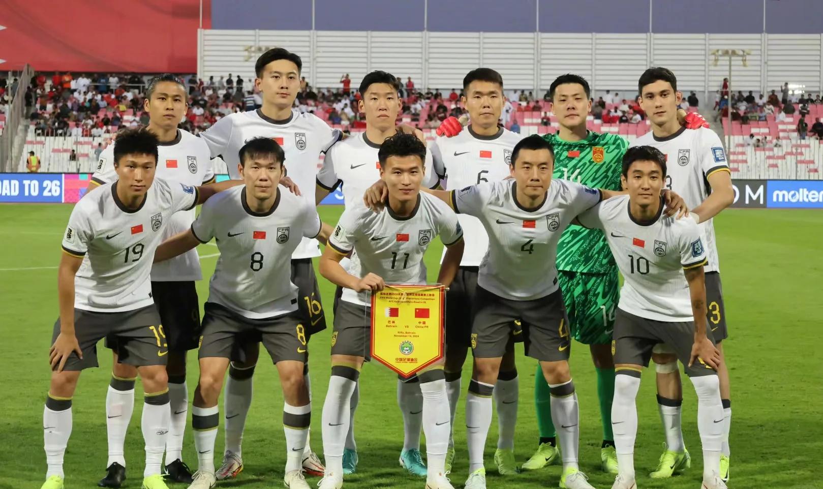 包含足球赛场上球员们用实力诠释拼搏精神的词条