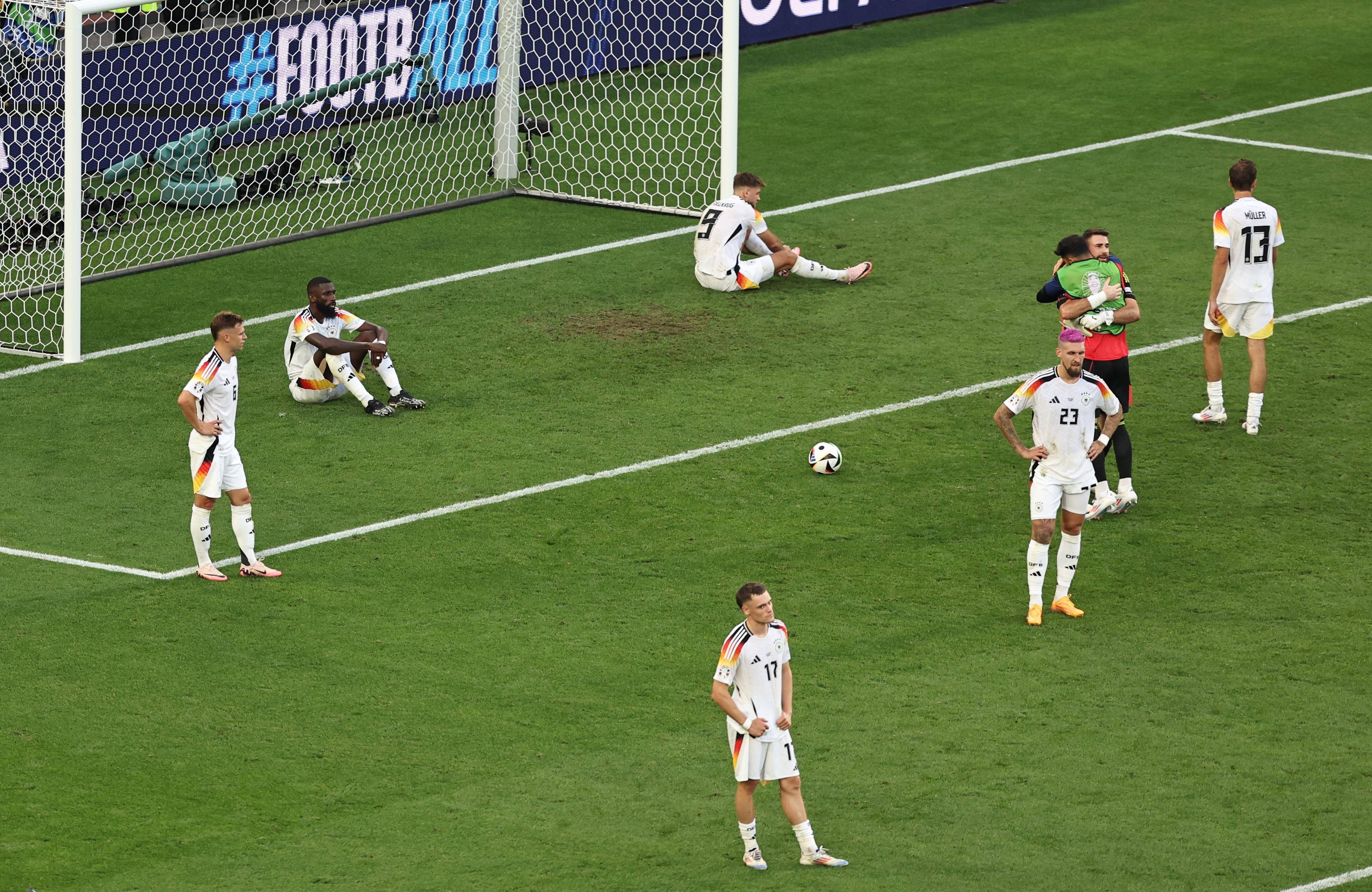 西班牙队实力击败对手，晋级四强