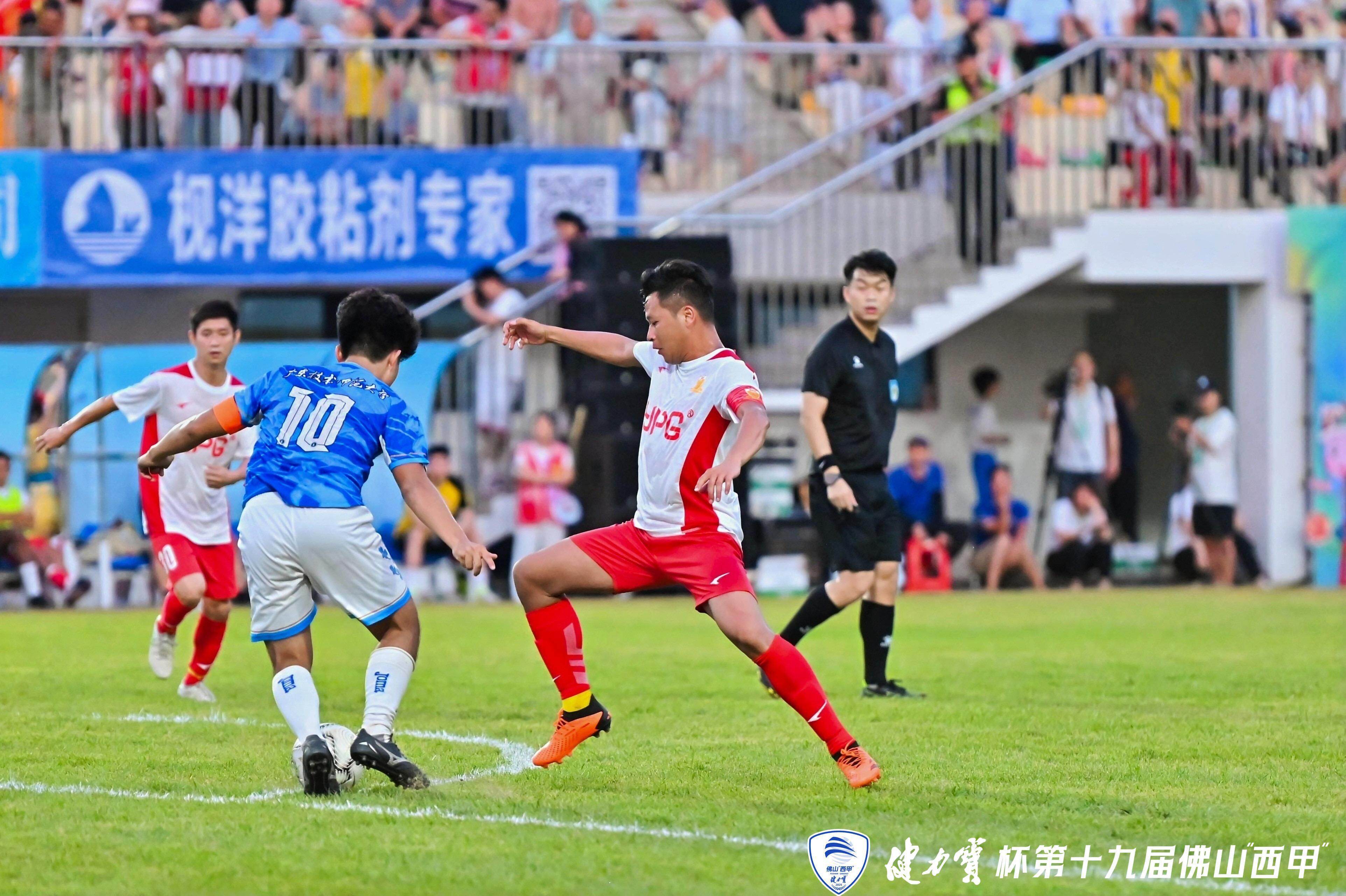 包含国际足球盛宴精品续，球赛场面激情蓬勃的词条