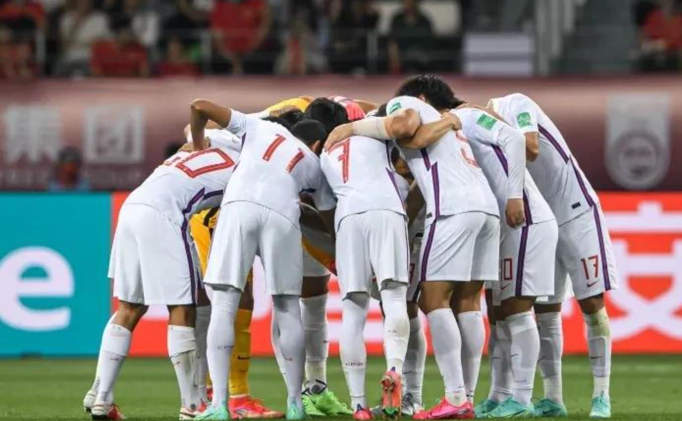 激情碰撞：双方球队在场上鏖战不休的简单介绍