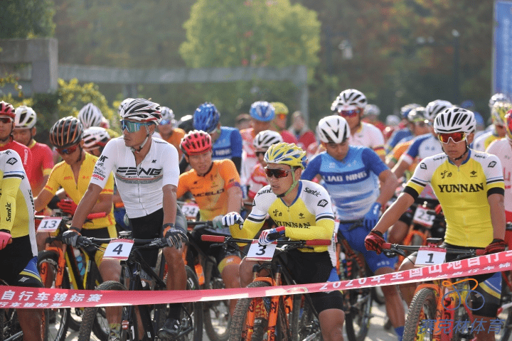 激烈角逐赛中涌现新星，成为焦点人物