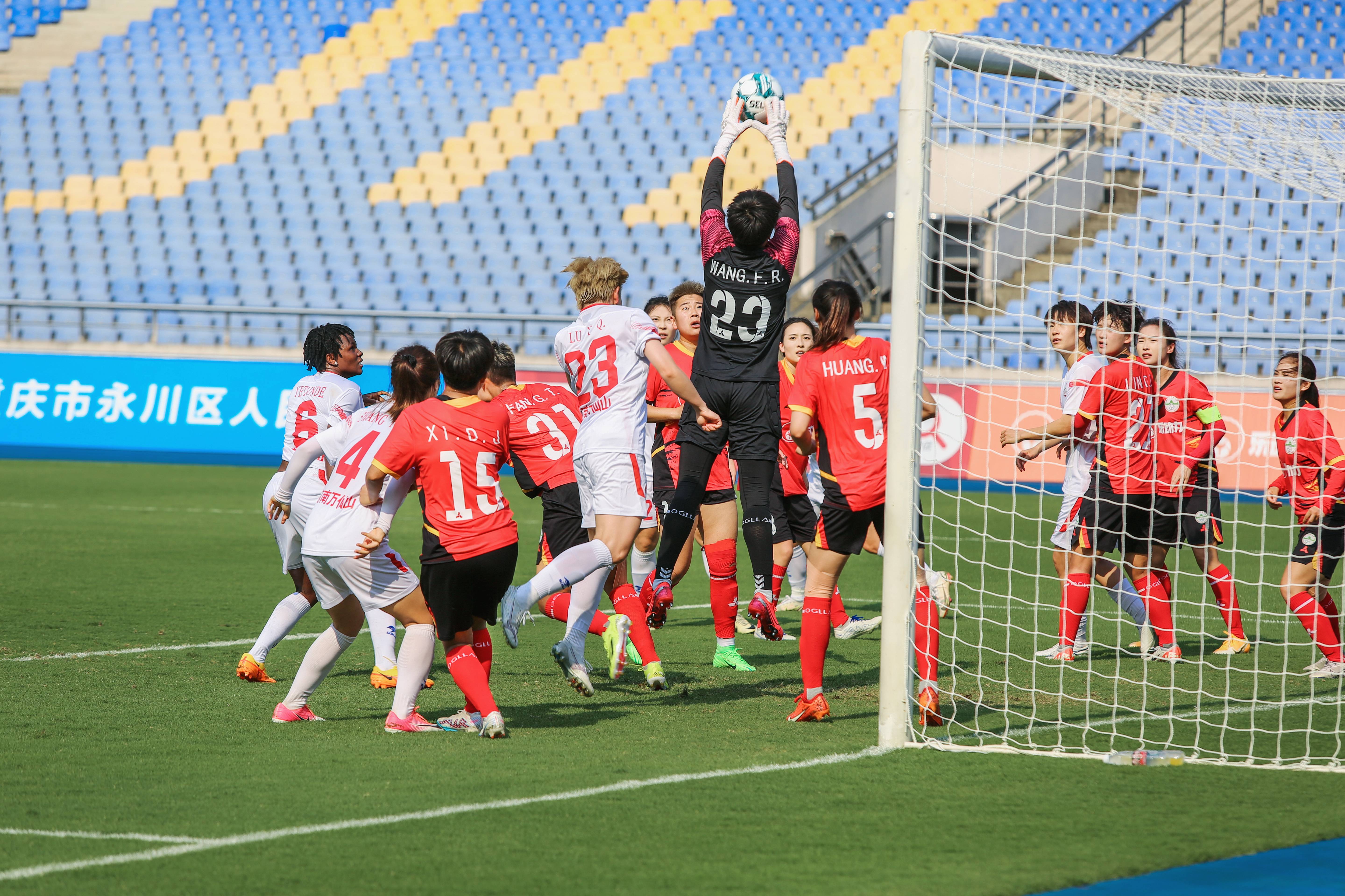 包含热闹非凡！国内女足争霸赛燃情比拼的词条