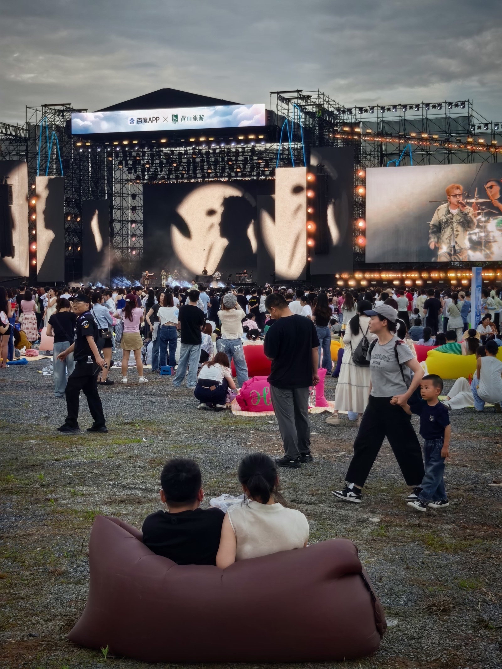 现场气氛火爆,比赛吸引大批观众 现场气氛火爆,比赛吸引大批观众