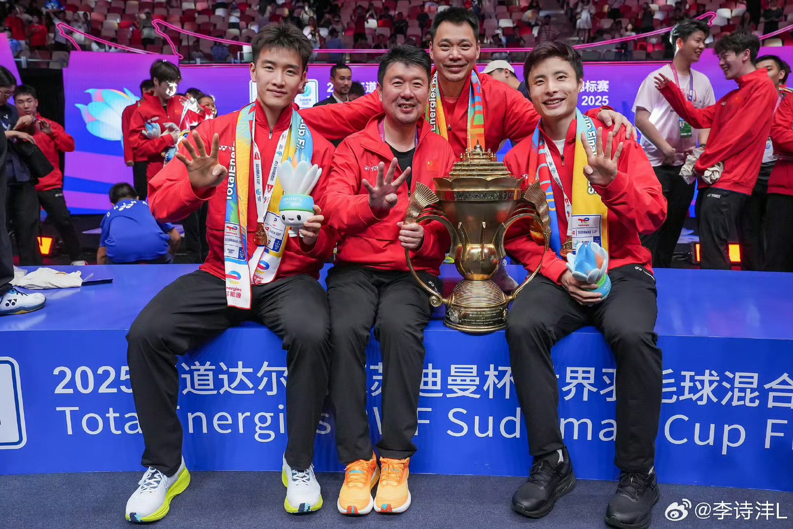 包含印度队力克韩国队，石宇奇统治全场的词条