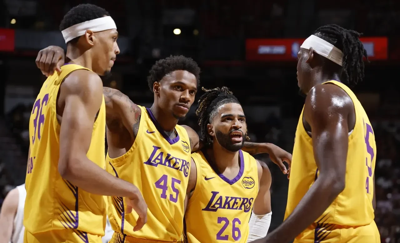 关于76人横扫湖人B队，乔治关键制胜的信息