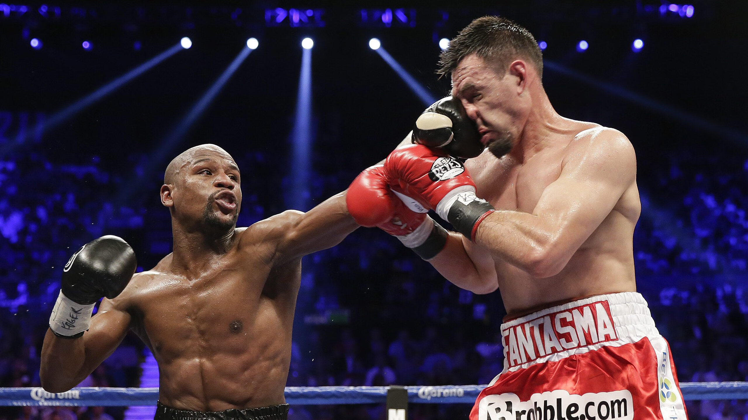 当洪都拉斯遇见拜仁，一场跨越维度的足球幻想，福登如何成为破壁人？