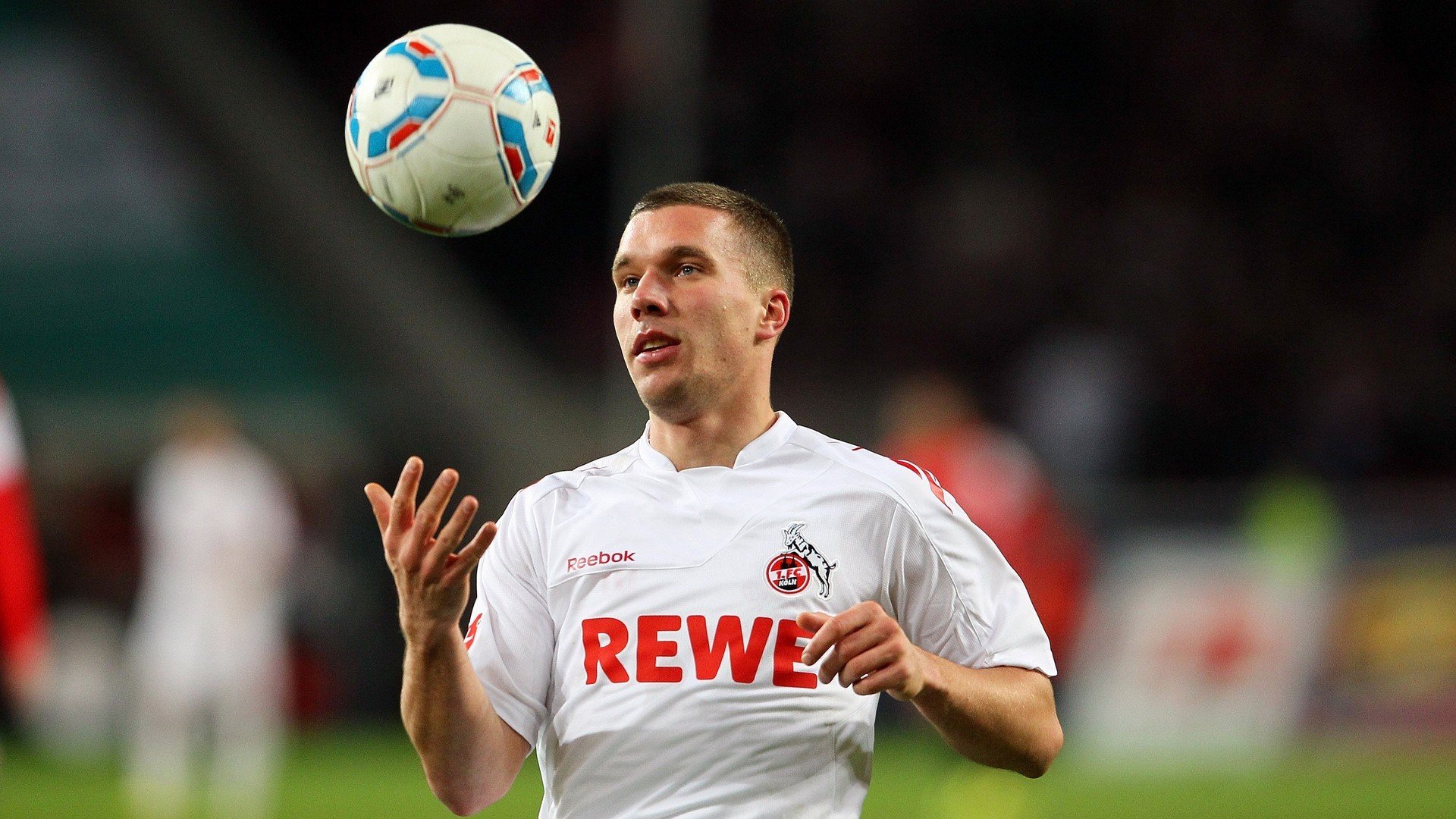 冰封之地燃起橙色火焰,加克波关键一击助荷兰罗马突围